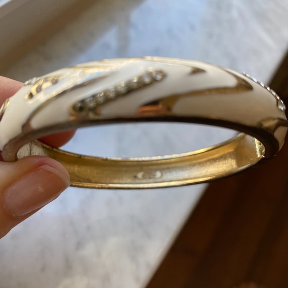 Vintage White Enamel and Rhinestone Hinged Bangle Bracelet 1960's - Picture 5 of 9